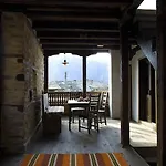 Maison d'hôtes Bazoteva House